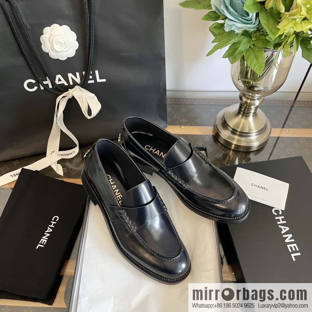 CHANEL Xiaoxiang Metal letter loafers G39190 black