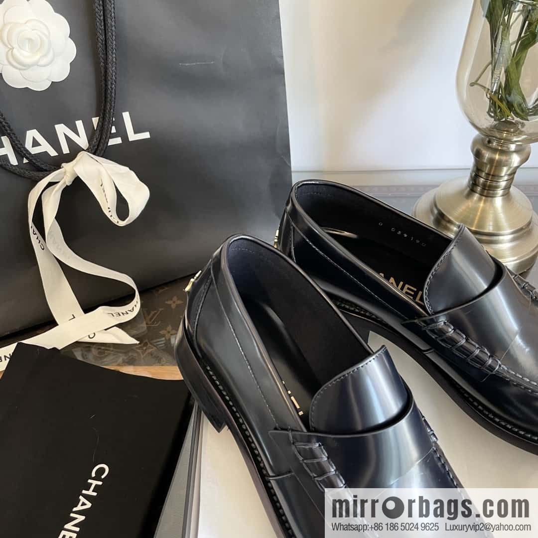 CHANEL Xiaoxiang Metal letter loafers G39190 black