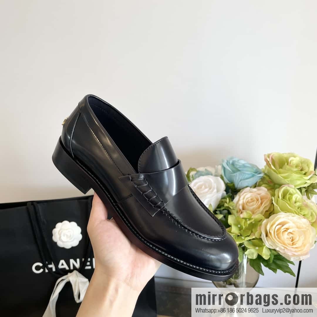 CHANEL Xiaoxiang Metal letter loafers G39190 black