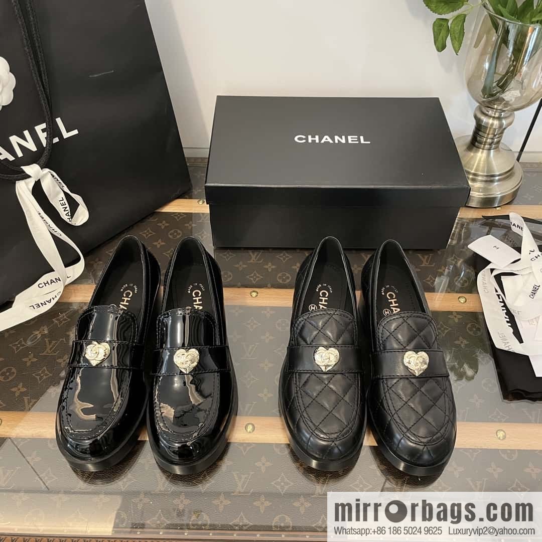 CHANEL Xiaoxiang love gold buckle platform loafers G39697 patent leather