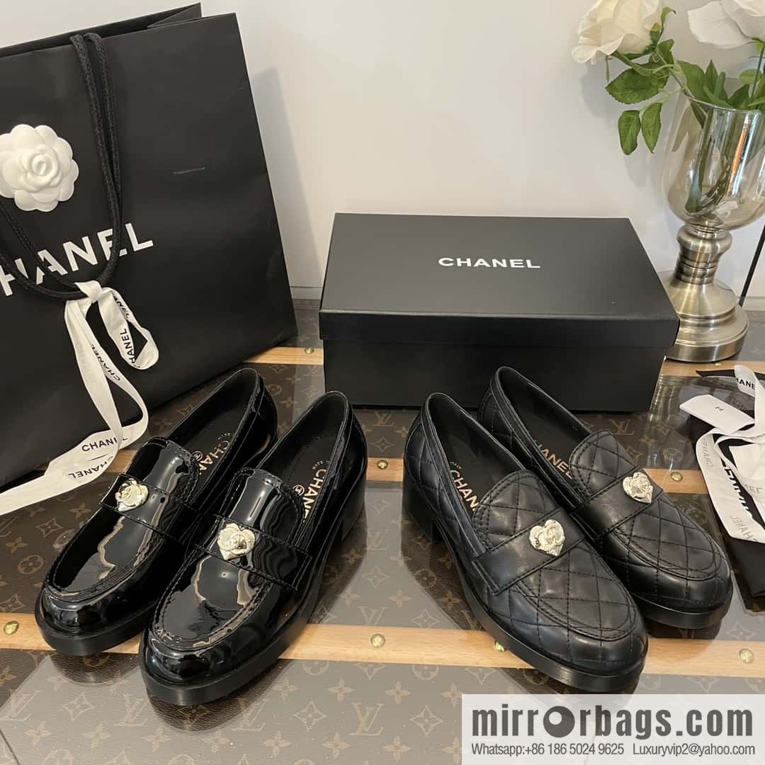 CHANEL Xiaoxiang love gold buckle platform loafers G39697 patent leather