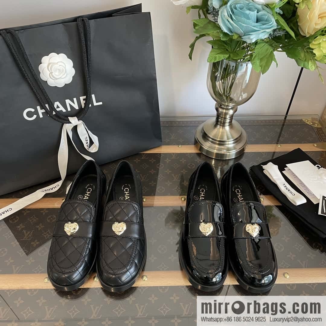 CHANEL Xiaoxiang love gold buckle platform loafers G39697 patent leather