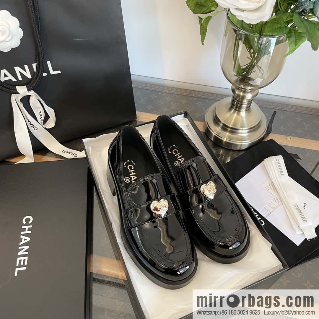 CHANEL Xiaoxiang love gold buckle platform loafers G39697 patent leather