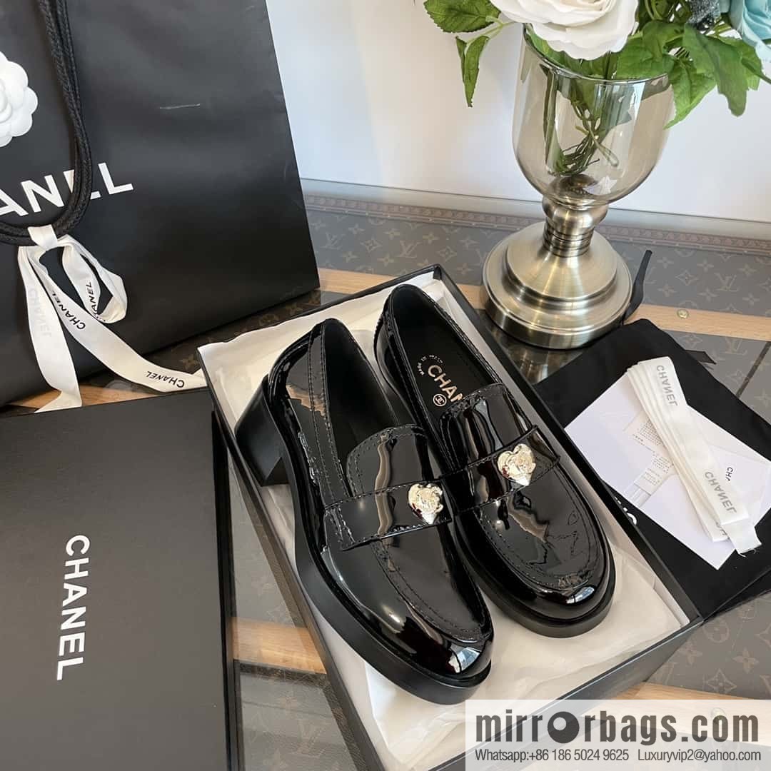 CHANEL Xiaoxiang love gold buckle platform loafers G39697 patent leather