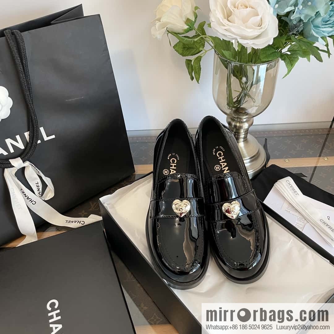 CHANEL Xiaoxiang love gold buckle platform loafers G39697 patent leather