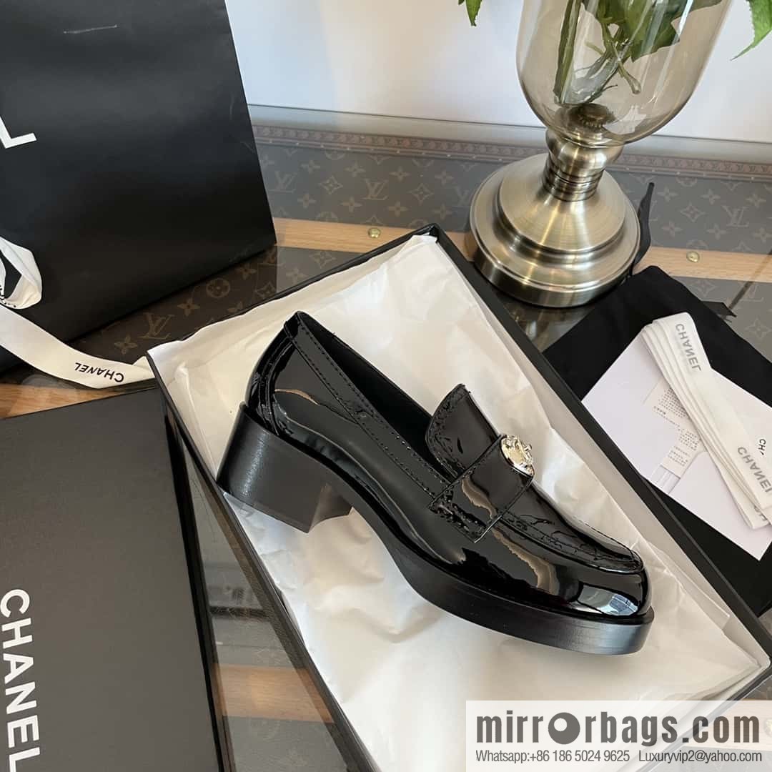CHANEL Xiaoxiang love gold buckle platform loafers G39697 patent leather