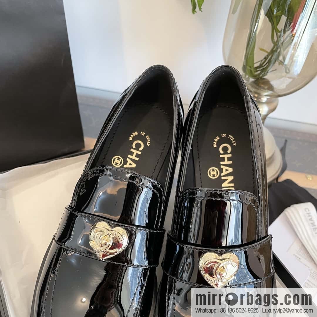 CHANEL Xiaoxiang love gold buckle platform loafers G39697 patent leather
