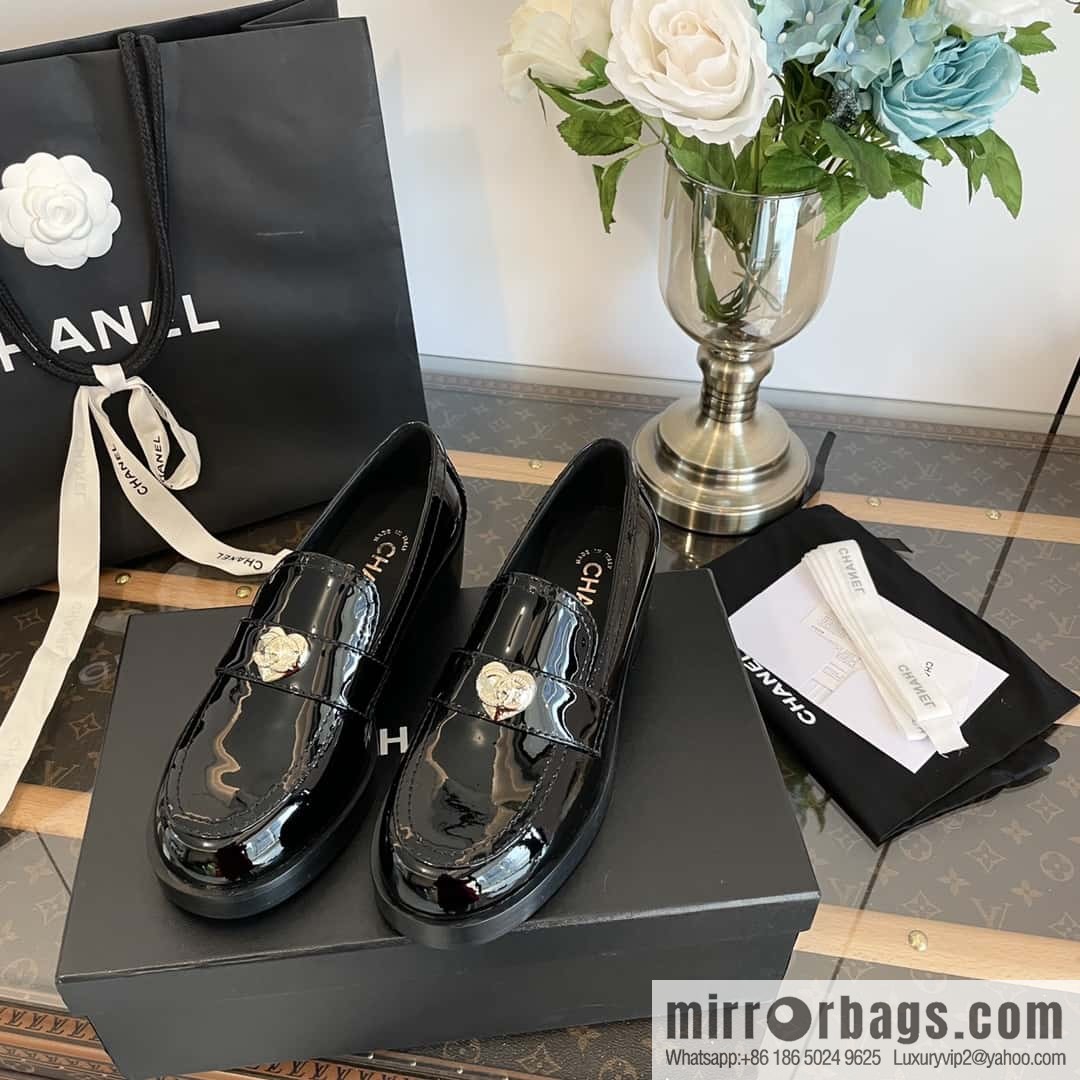 CHANEL Xiaoxiang love gold buckle platform loafers G39697 patent leather