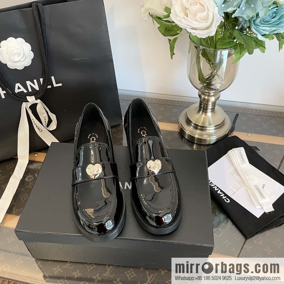 CHANEL Xiaoxiang love gold buckle platform loafers G39697 patent leather