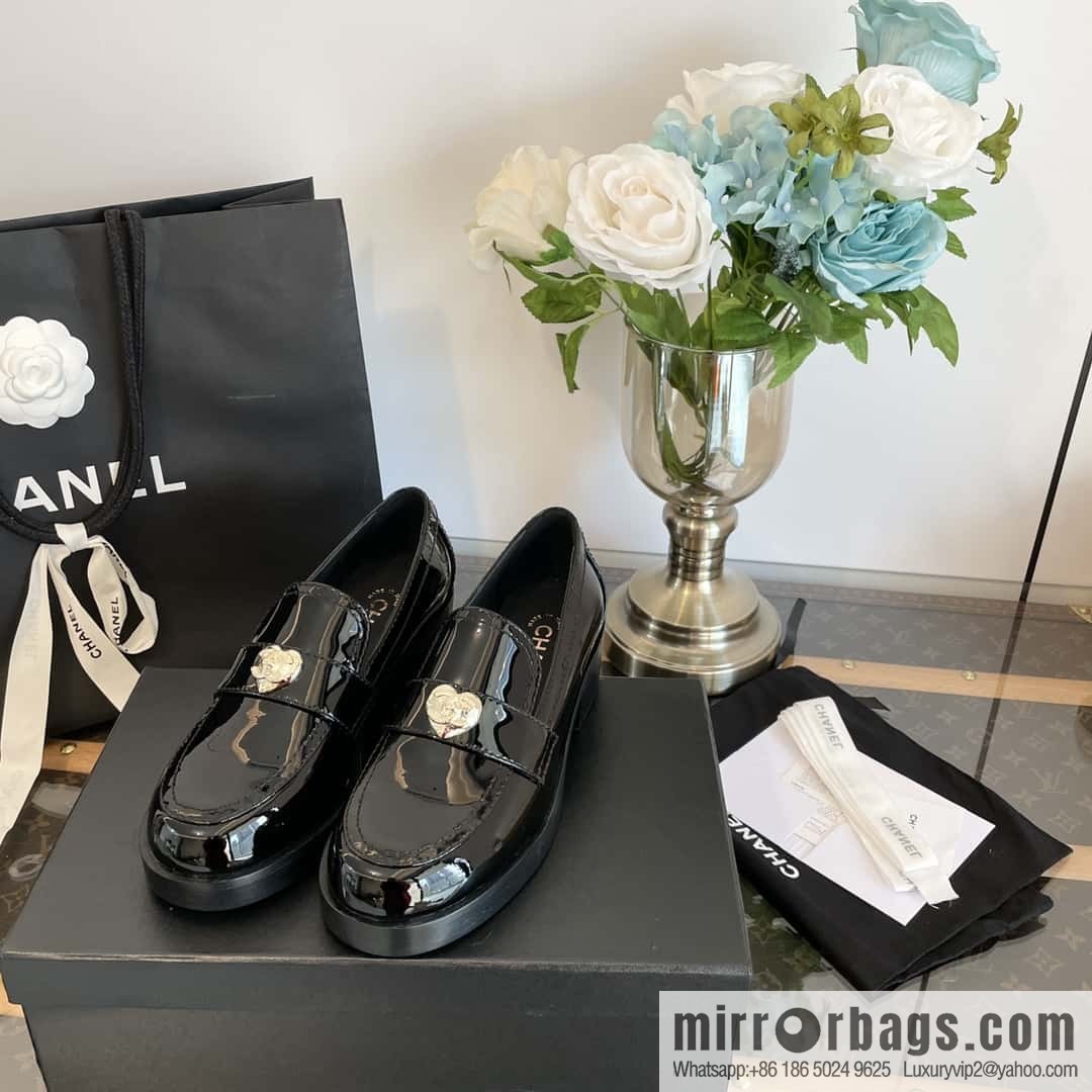 CHANEL Xiaoxiang love gold buckle platform loafers G39697 patent leather