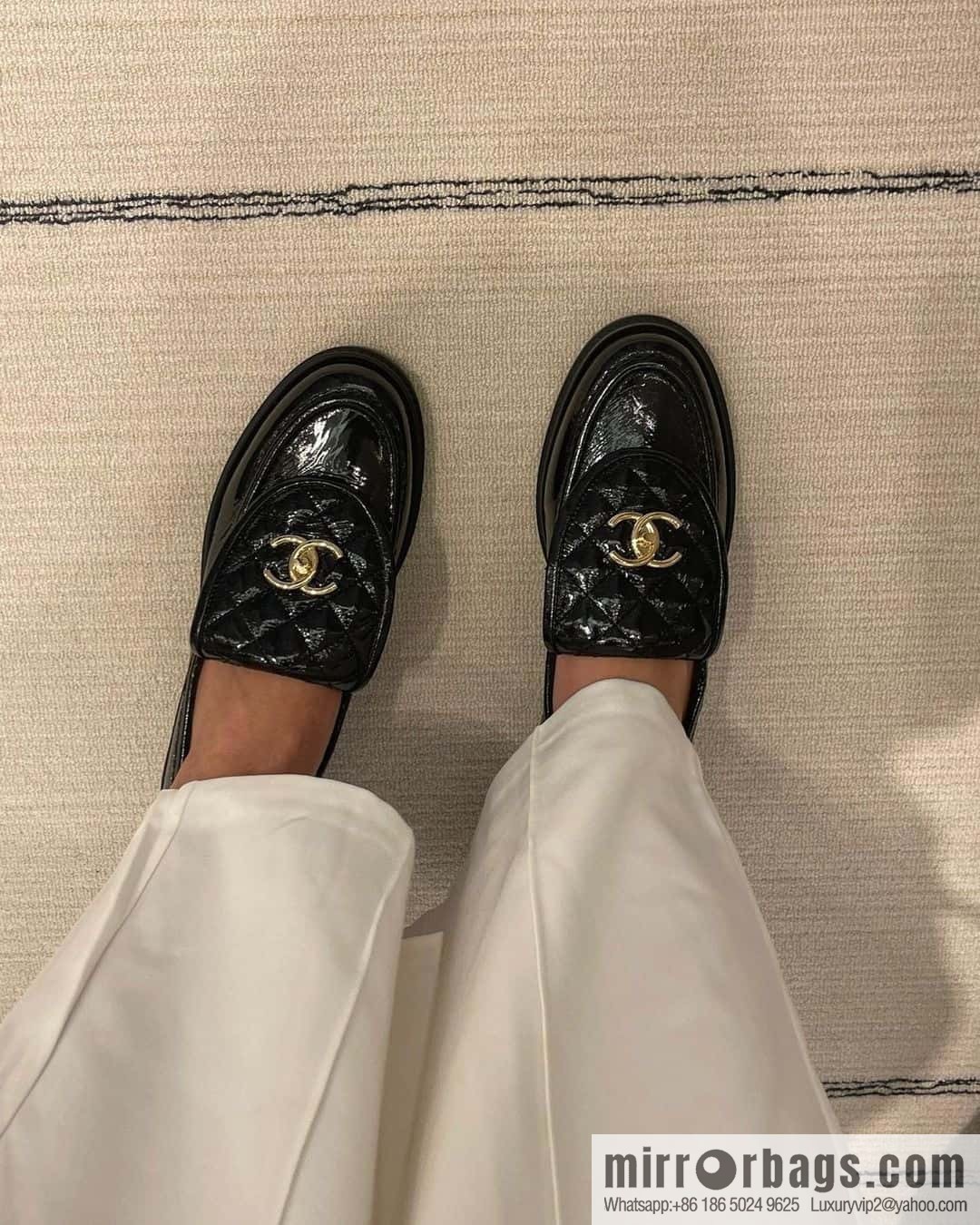 CHANEL Small fragrance medieval diamond, retro patent leather loafers