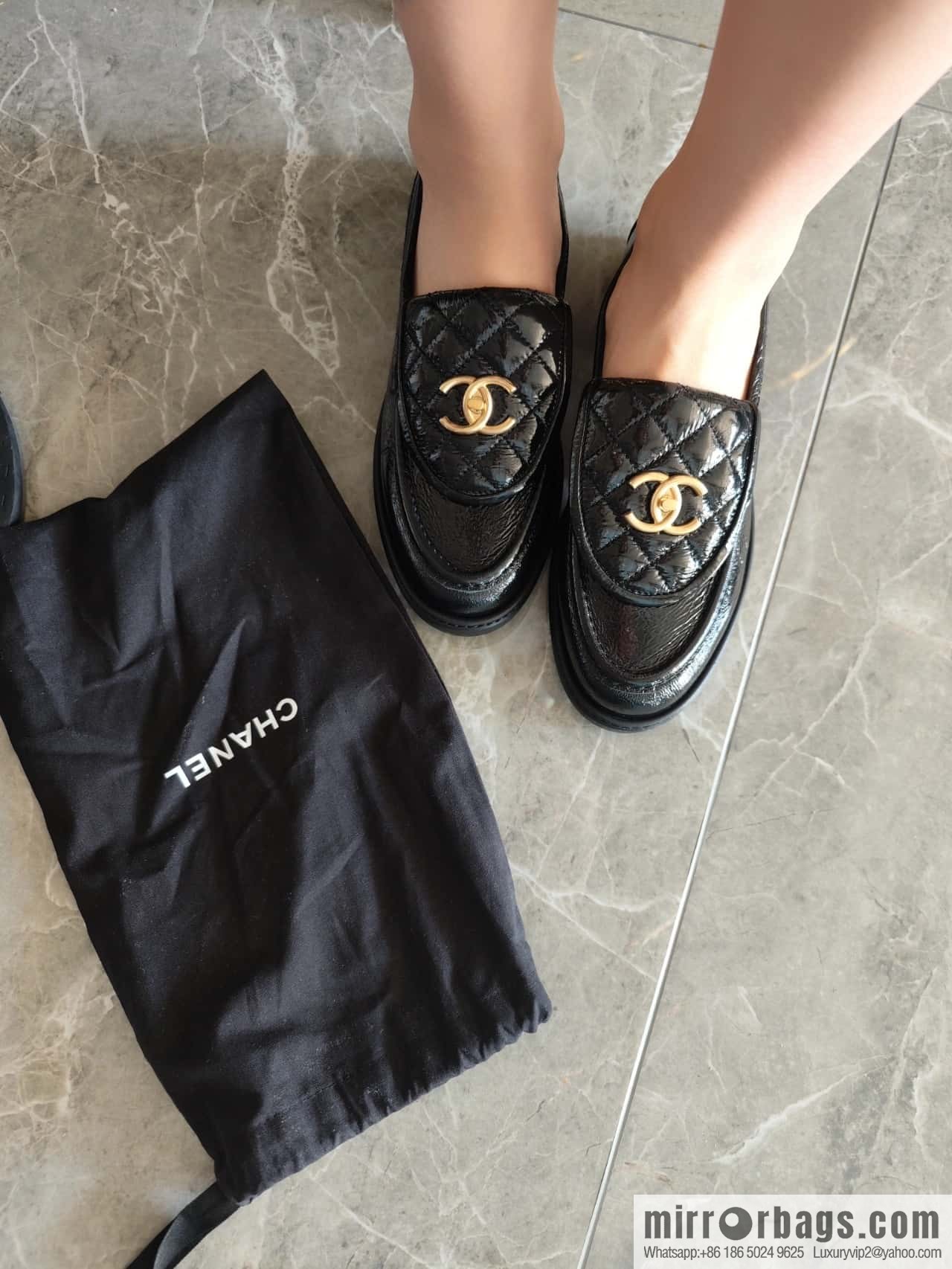 CHANEL Small fragrance medieval diamond, retro patent leather loafers