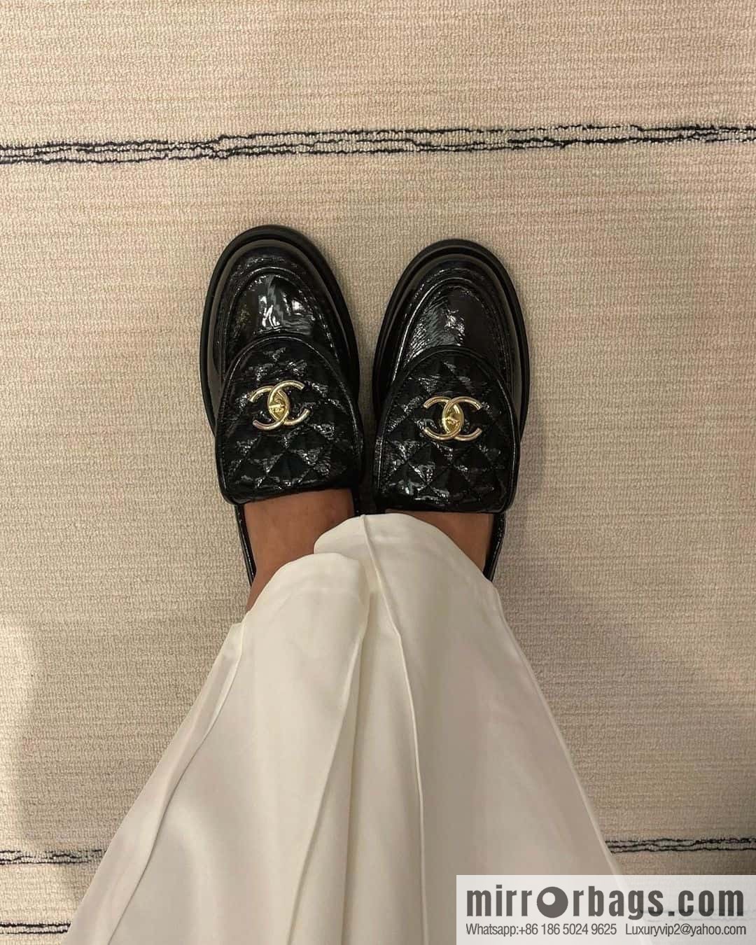 CHANEL Small fragrance medieval diamond, retro patent leather loafers