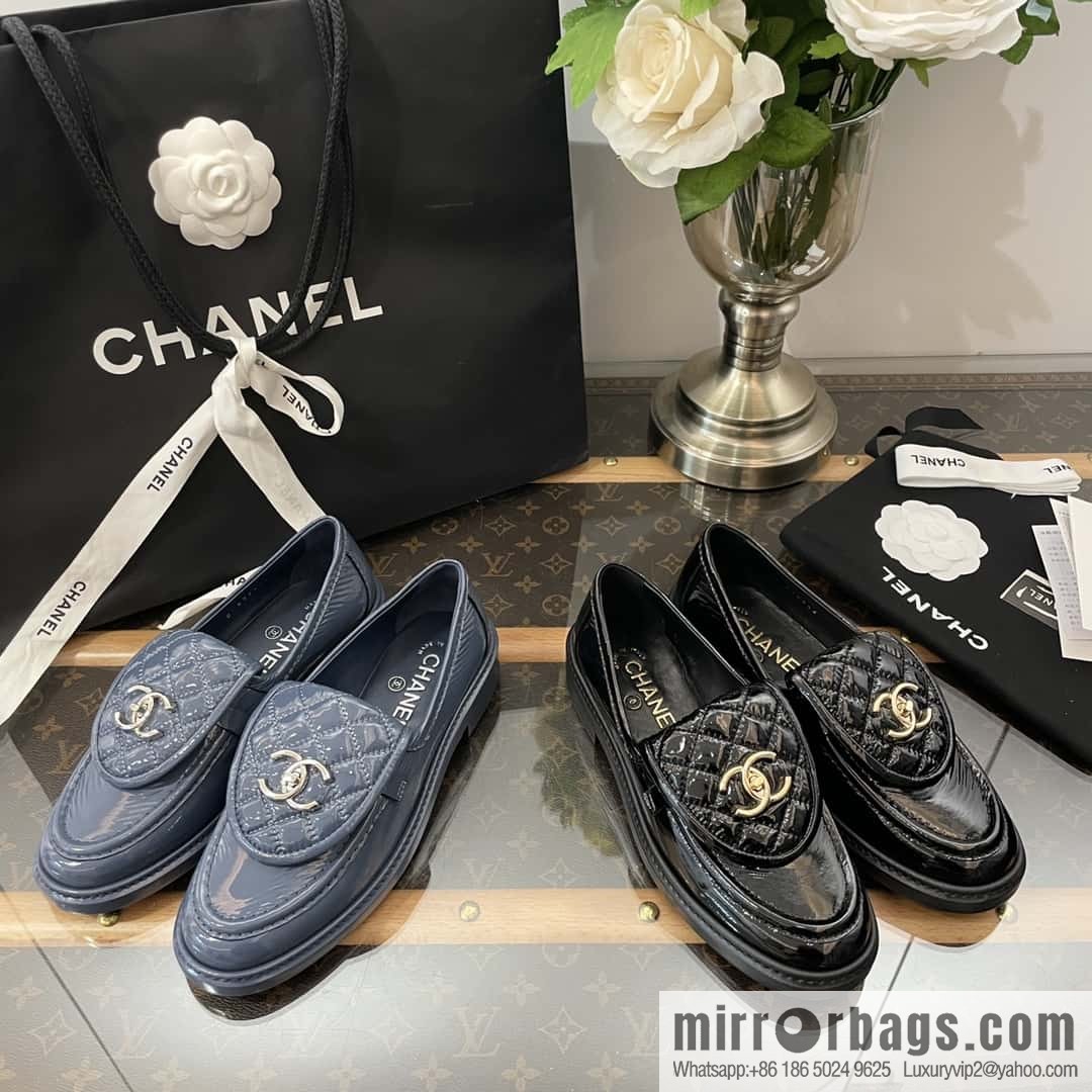 CHANEL Small fragrance medieval diamond, retro patent leather loafers
