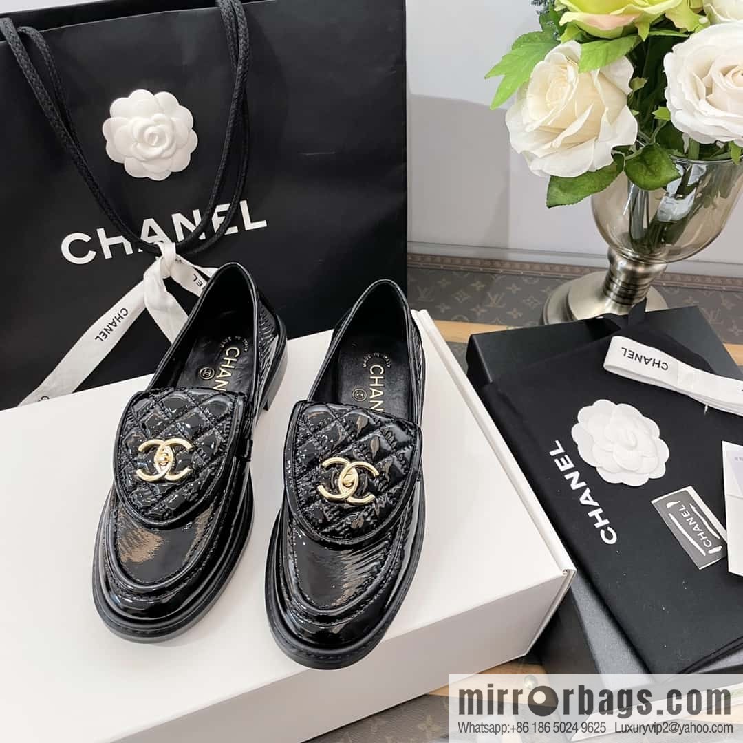 CHANEL Small fragrance medieval diamond, retro patent leather loafers