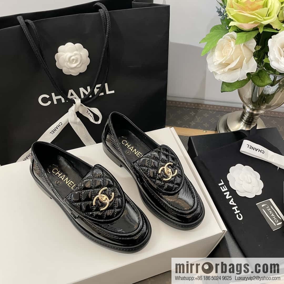 CHANEL Small fragrance medieval diamond, retro patent leather loafers