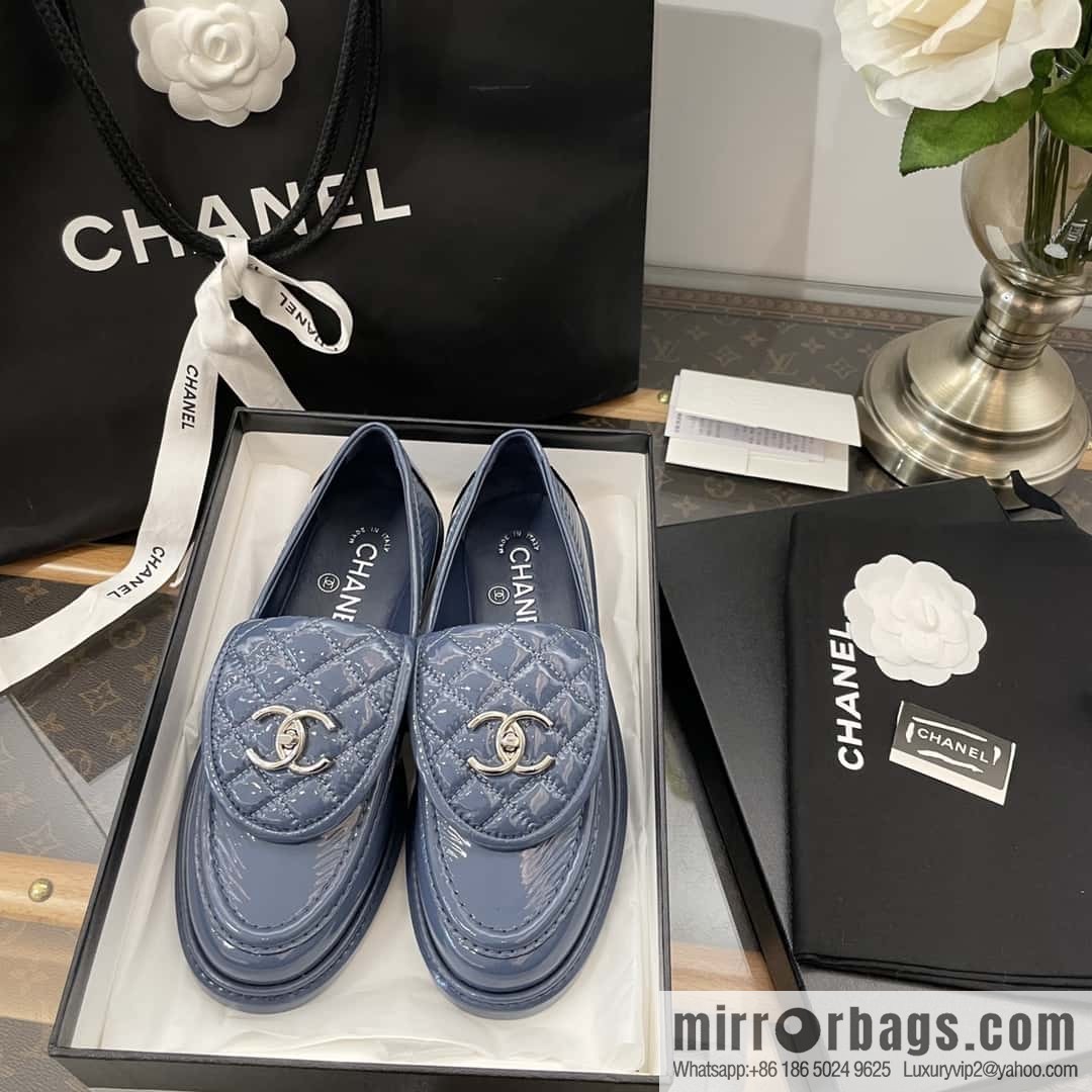 CHANEL Small fragrance medieval diamond, retro patent leather loafers