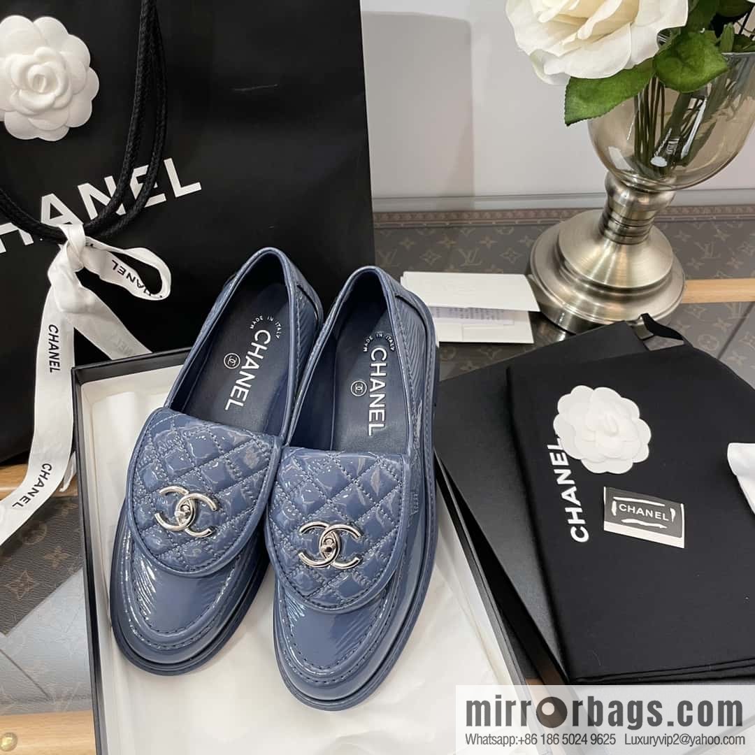CHANEL Small fragrance medieval diamond, retro patent leather loafers