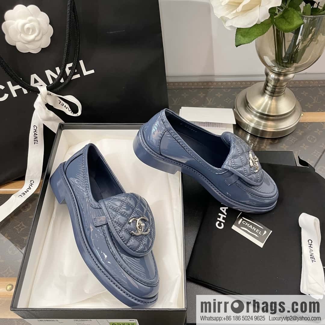 CHANEL Small fragrance medieval diamond, retro patent leather loafers