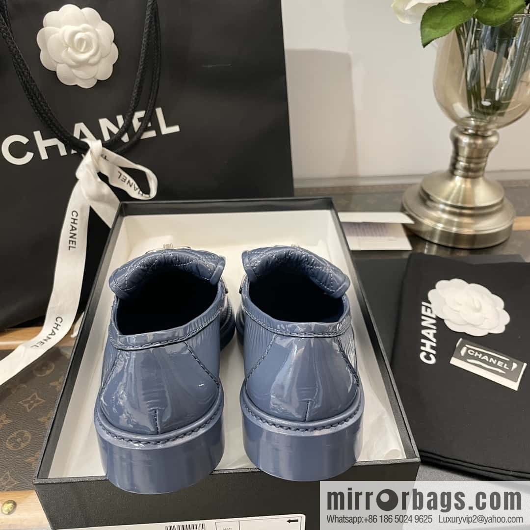 CHANEL Small fragrance medieval diamond, retro patent leather loafers