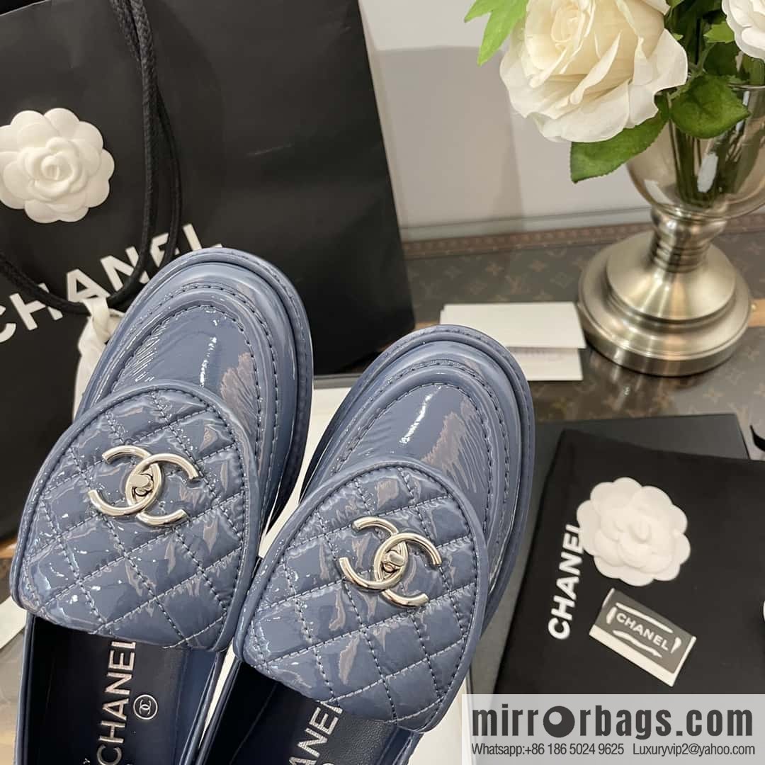 CHANEL Small fragrance medieval diamond, retro patent leather loafers