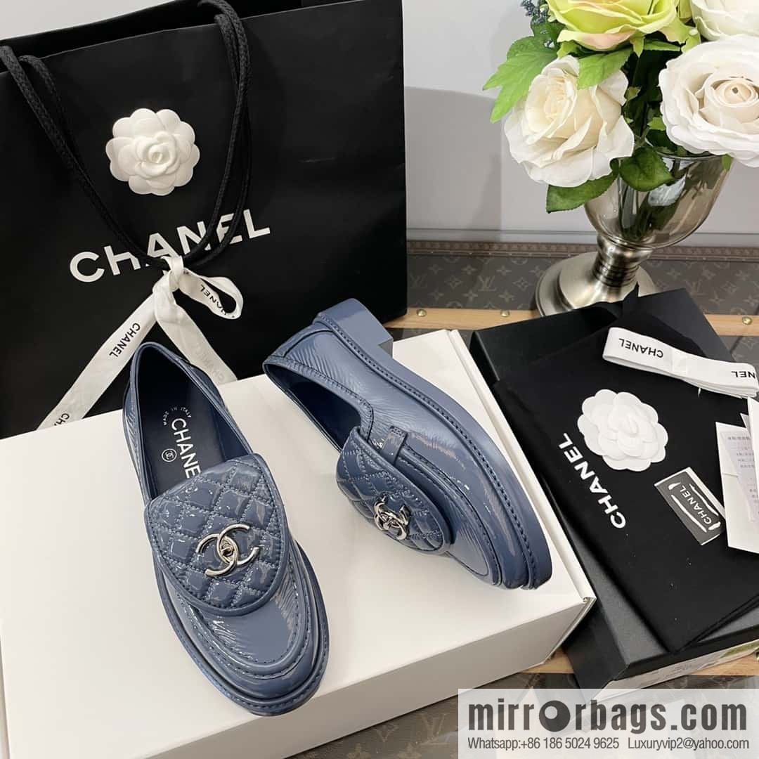 CHANEL Small fragrance medieval diamond, retro patent leather loafers