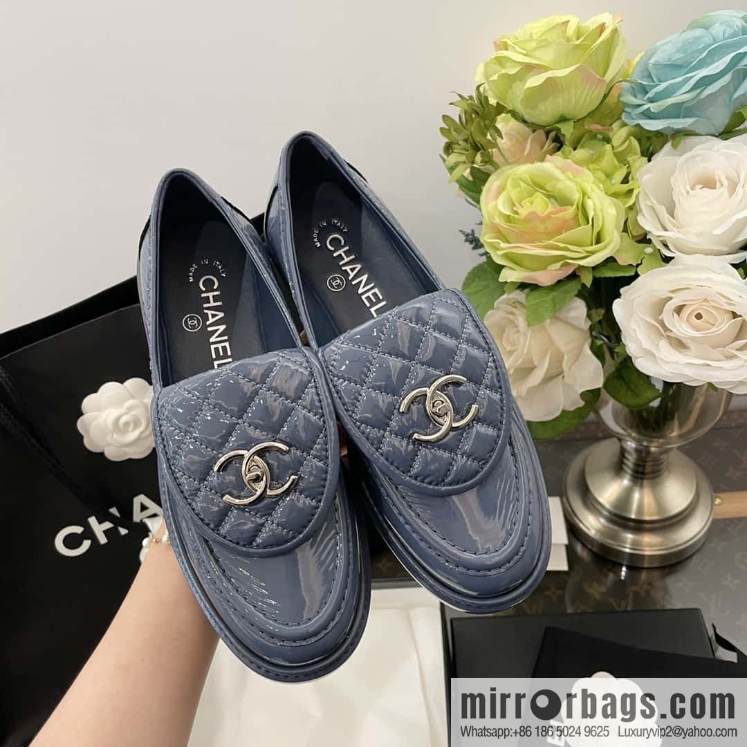 CHANEL Small fragrance medieval diamond, retro patent leather loafers