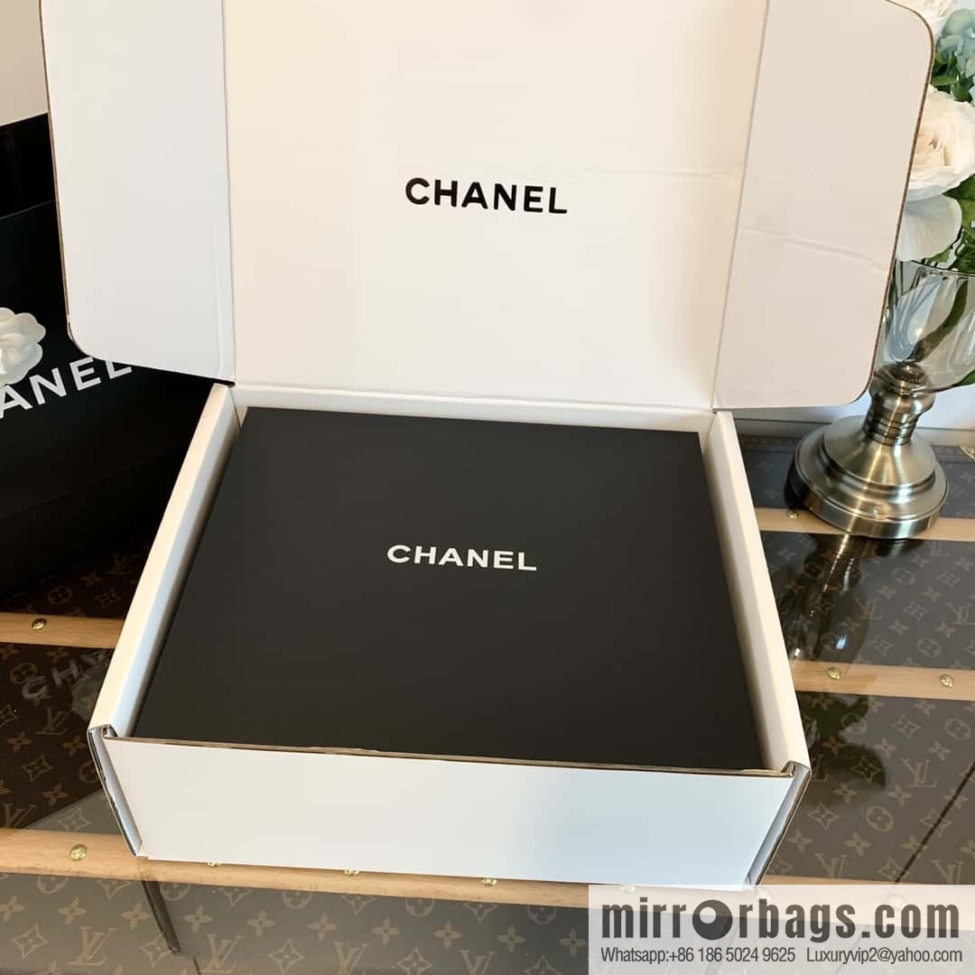 CHANEL Small Fragrant Rhombus Small Gold Button Platform Loafers