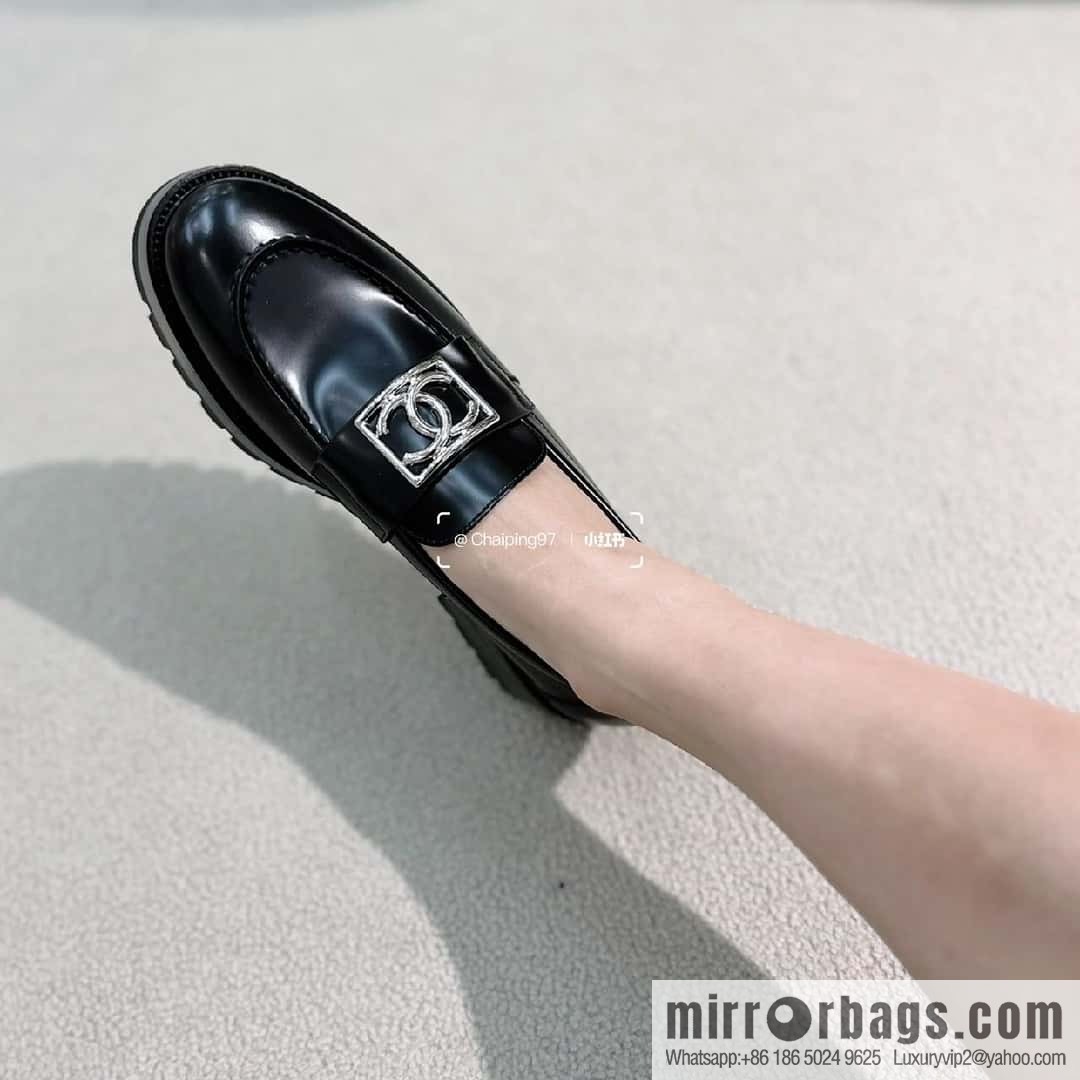 CHANEL Xiaoxiang double C silver big logo platform loafers