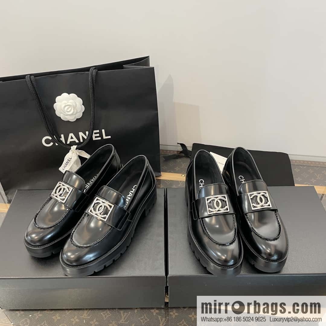 CHANEL Xiaoxiang double C silver big logo platform loafers