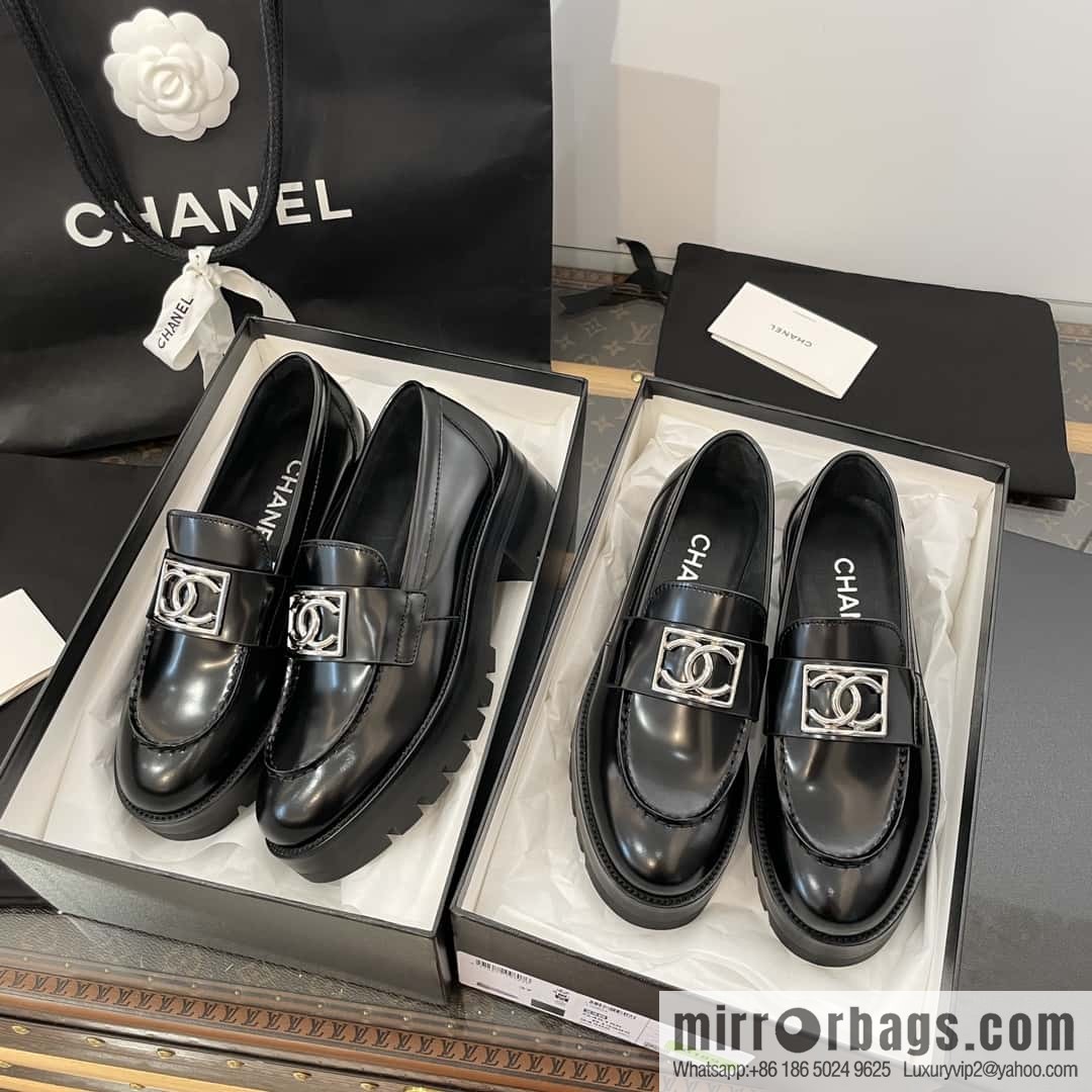 CHANEL Xiaoxiang double C silver big logo platform loafers