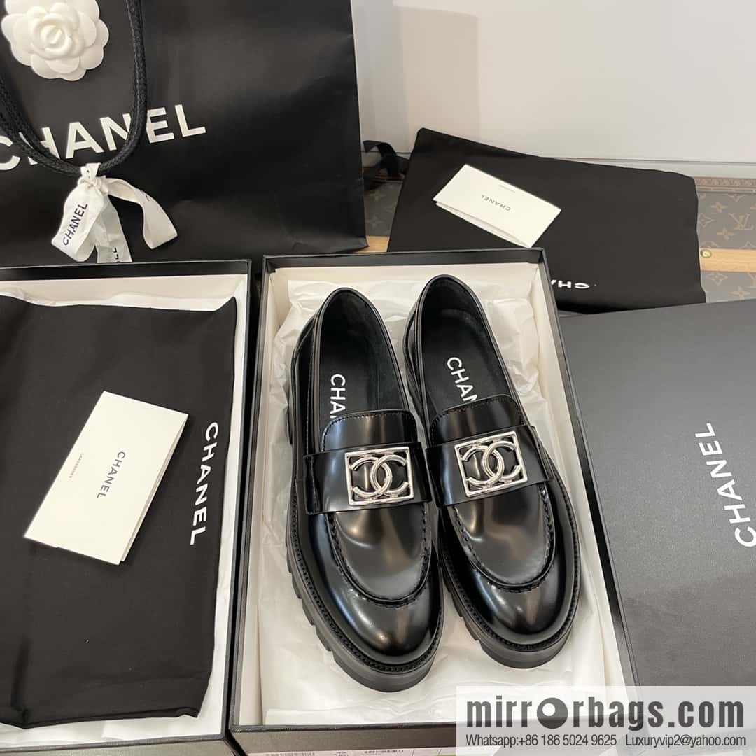 CHANEL Xiaoxiang double C silver big logo platform loafers