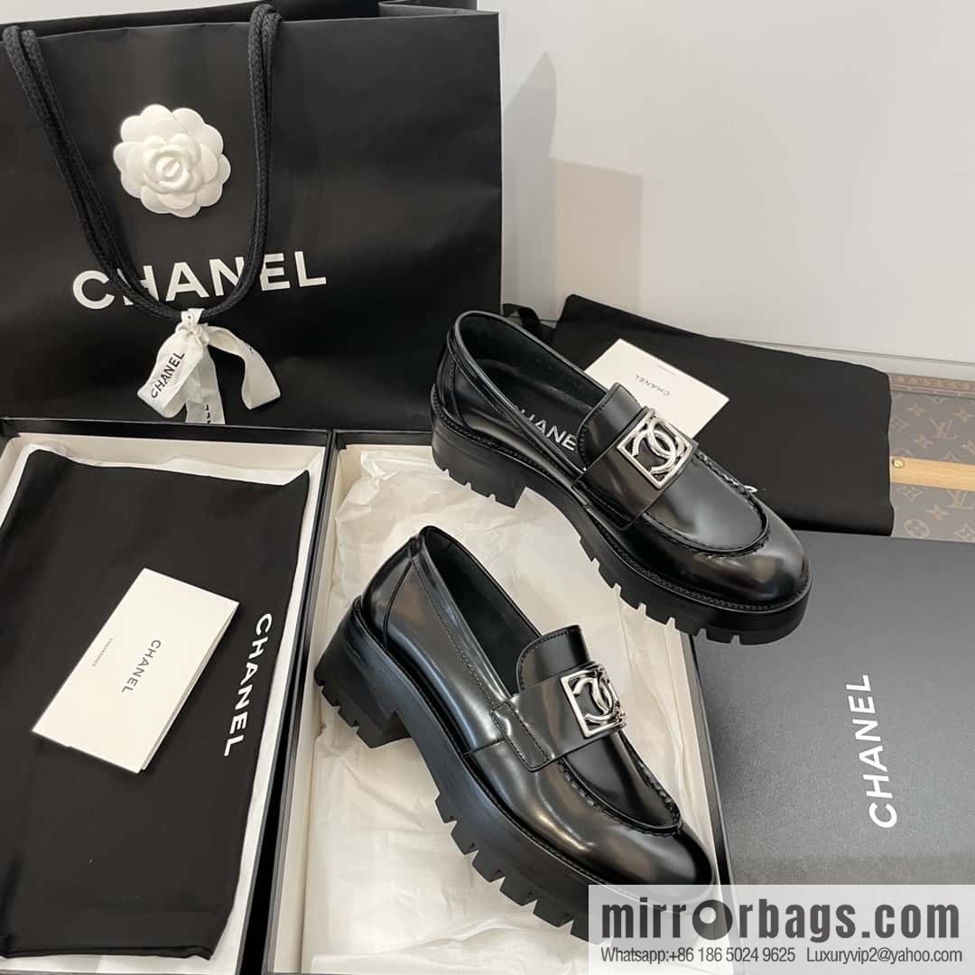 CHANEL Xiaoxiang double C silver big logo platform loafers
