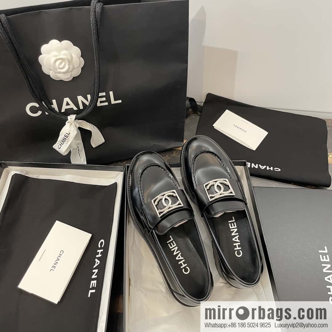 CHANEL Xiaoxiang double C silver big logo platform loafers