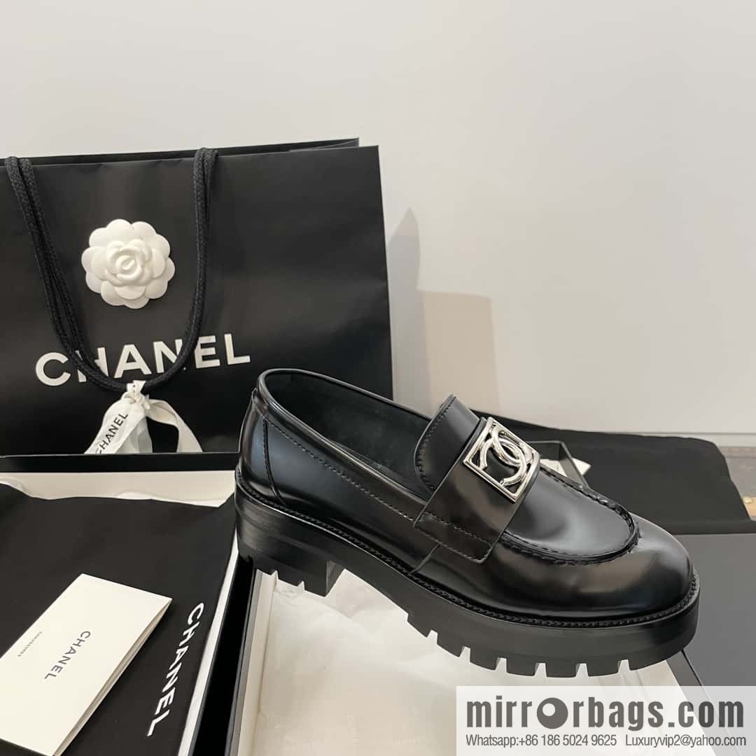 CHANEL Xiaoxiang double C silver big logo platform loafers