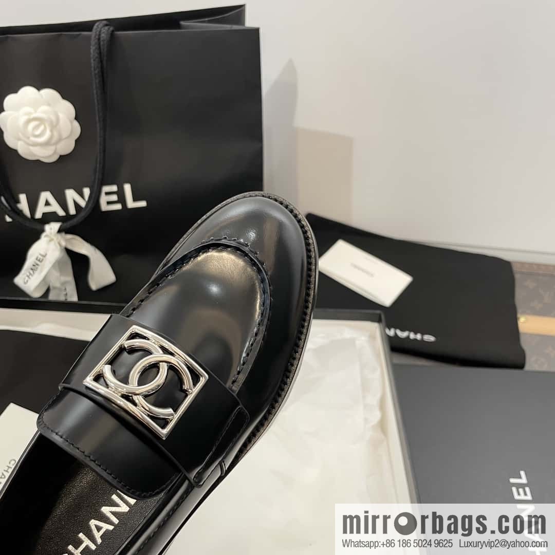CHANEL Xiaoxiang double C silver big logo platform loafers