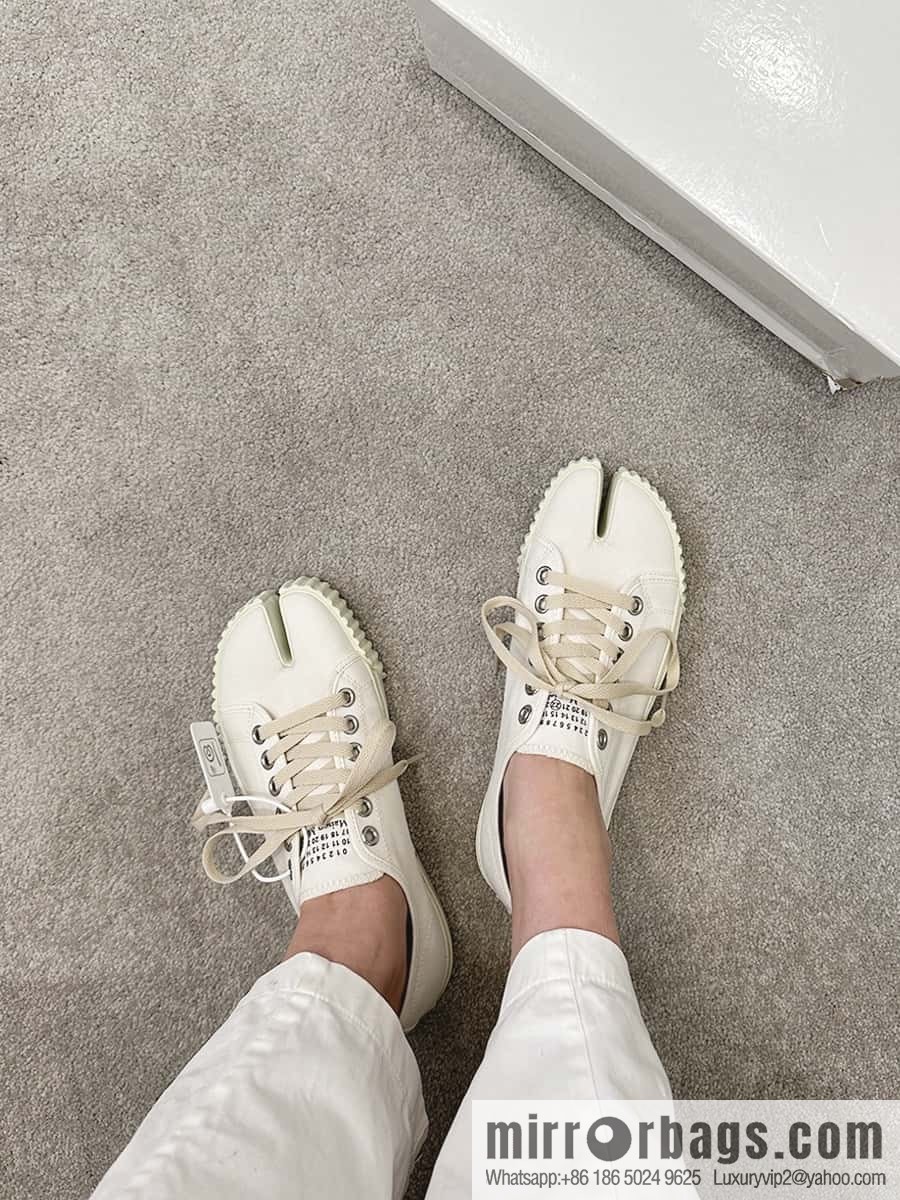 Maison Margiela Split-toed Canvas Little White Shoes
