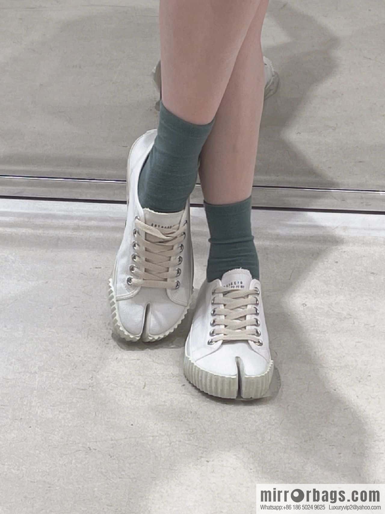 Maison Margiela Split-toed Canvas Little White Shoes