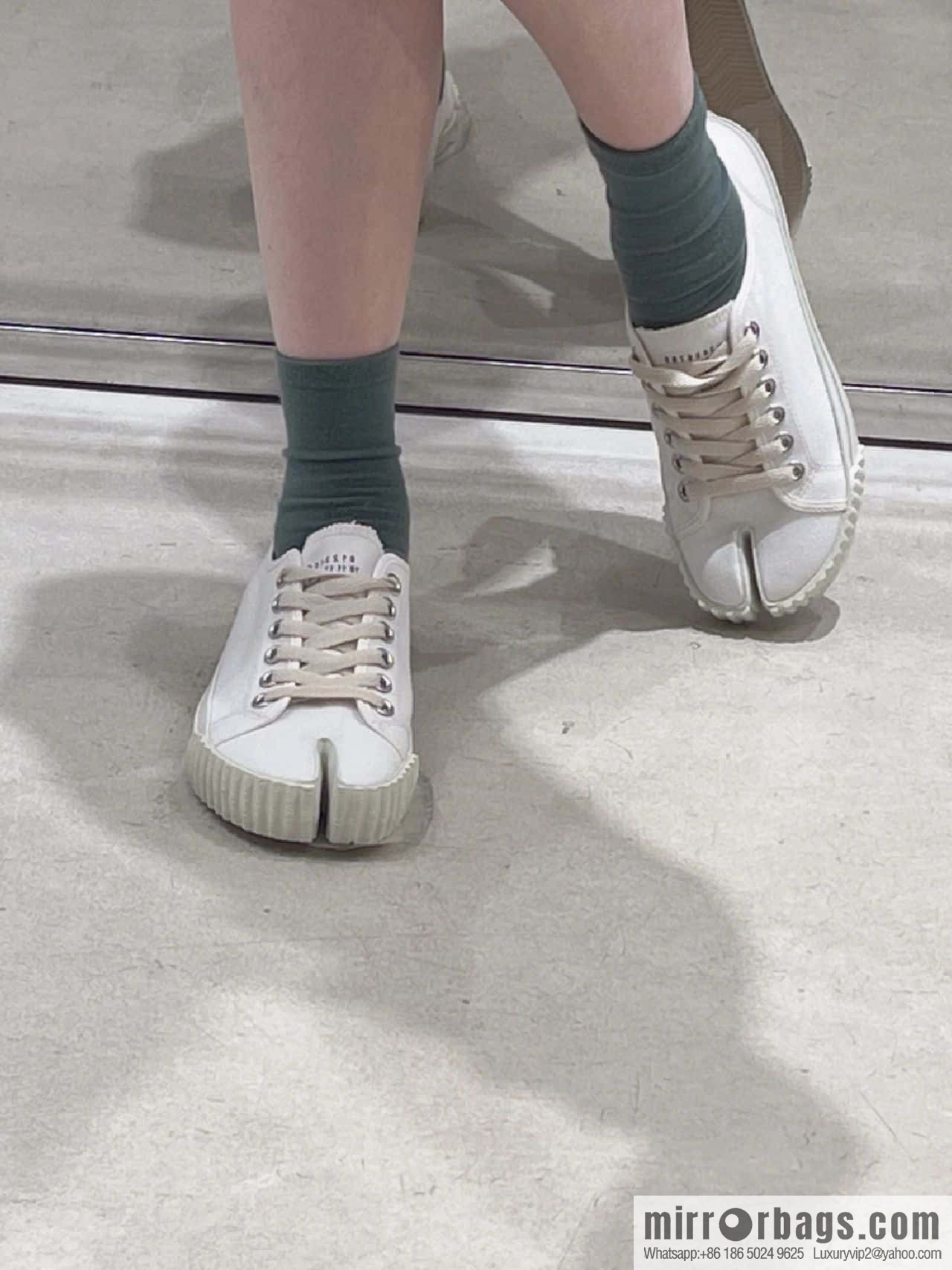 Maison Margiela Split-toed Canvas Little White Shoes