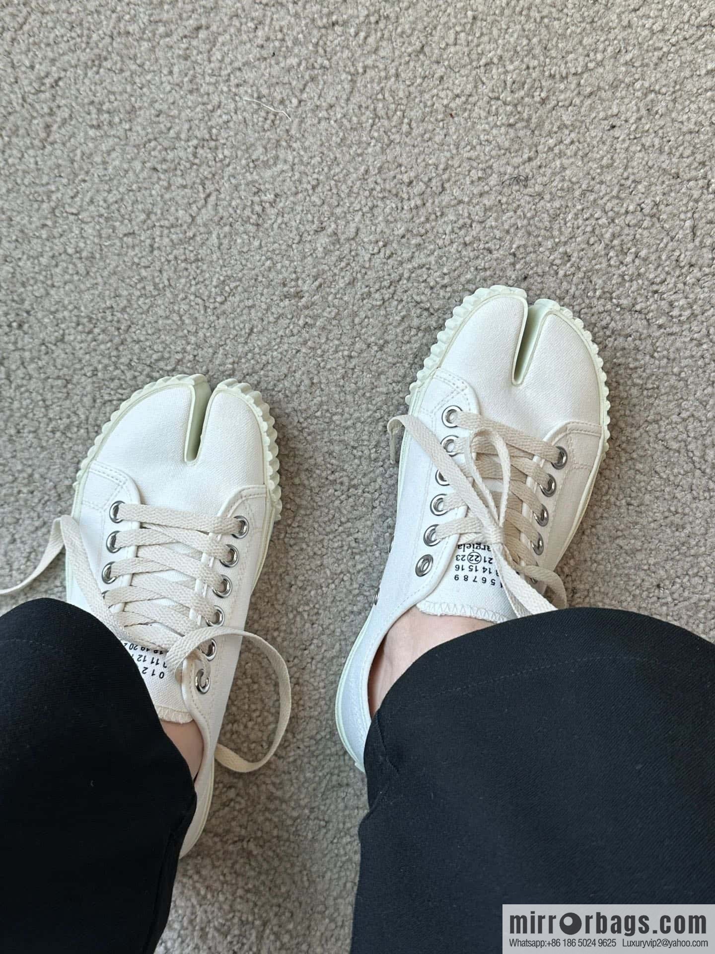 Maison Margiela Split-toed Canvas Little White Shoes