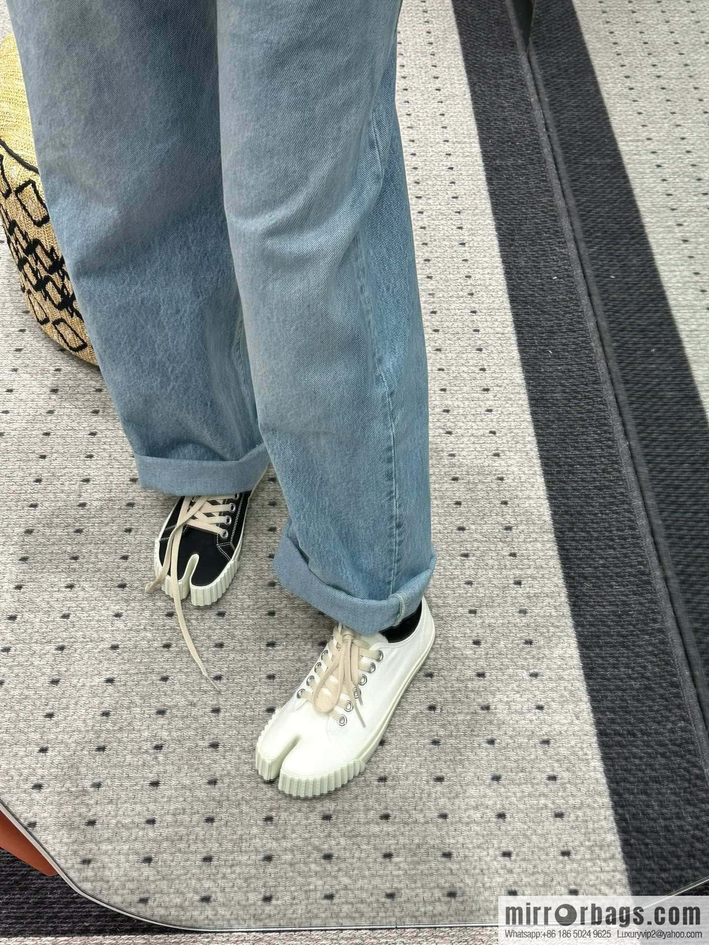 Maison Margiela Split-toed Canvas Little White Shoes