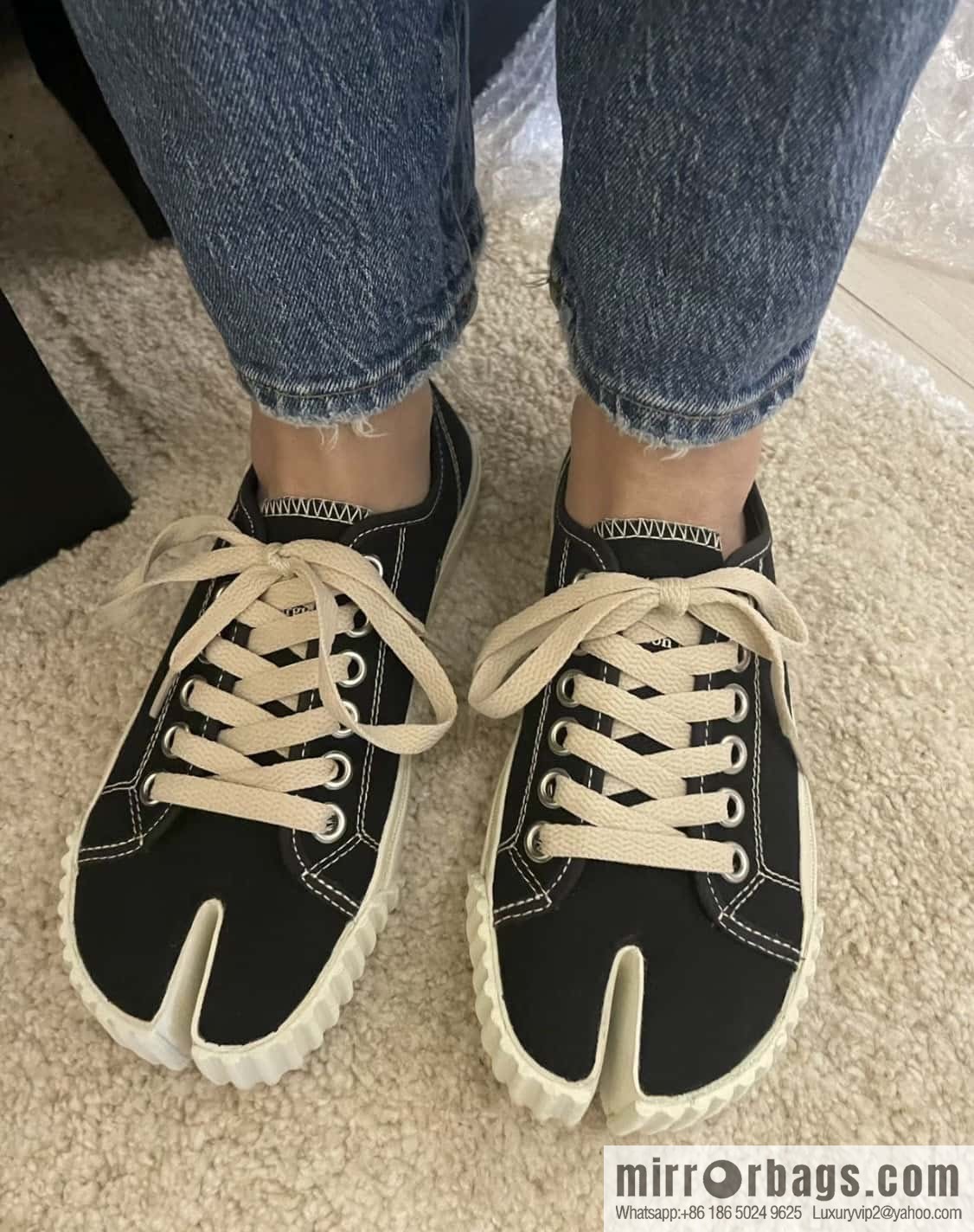 Maison Margiela Split-toed Canvas Little White Shoes