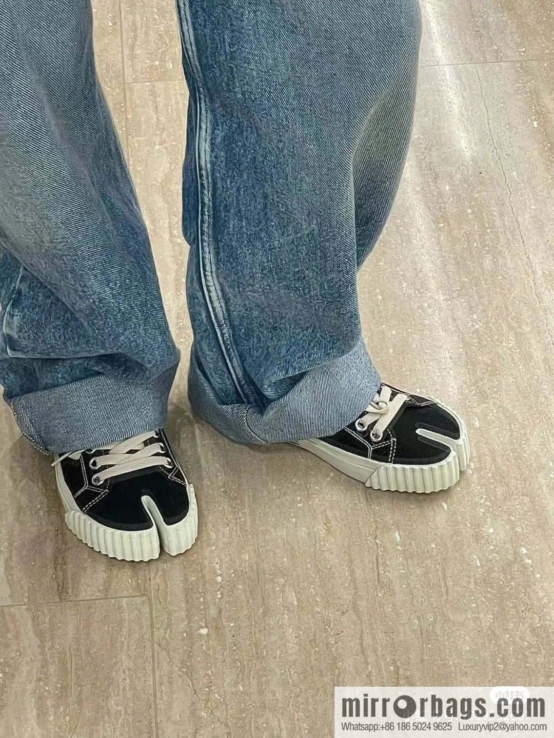 Maison Margiela Split-toed Canvas Little White Shoes