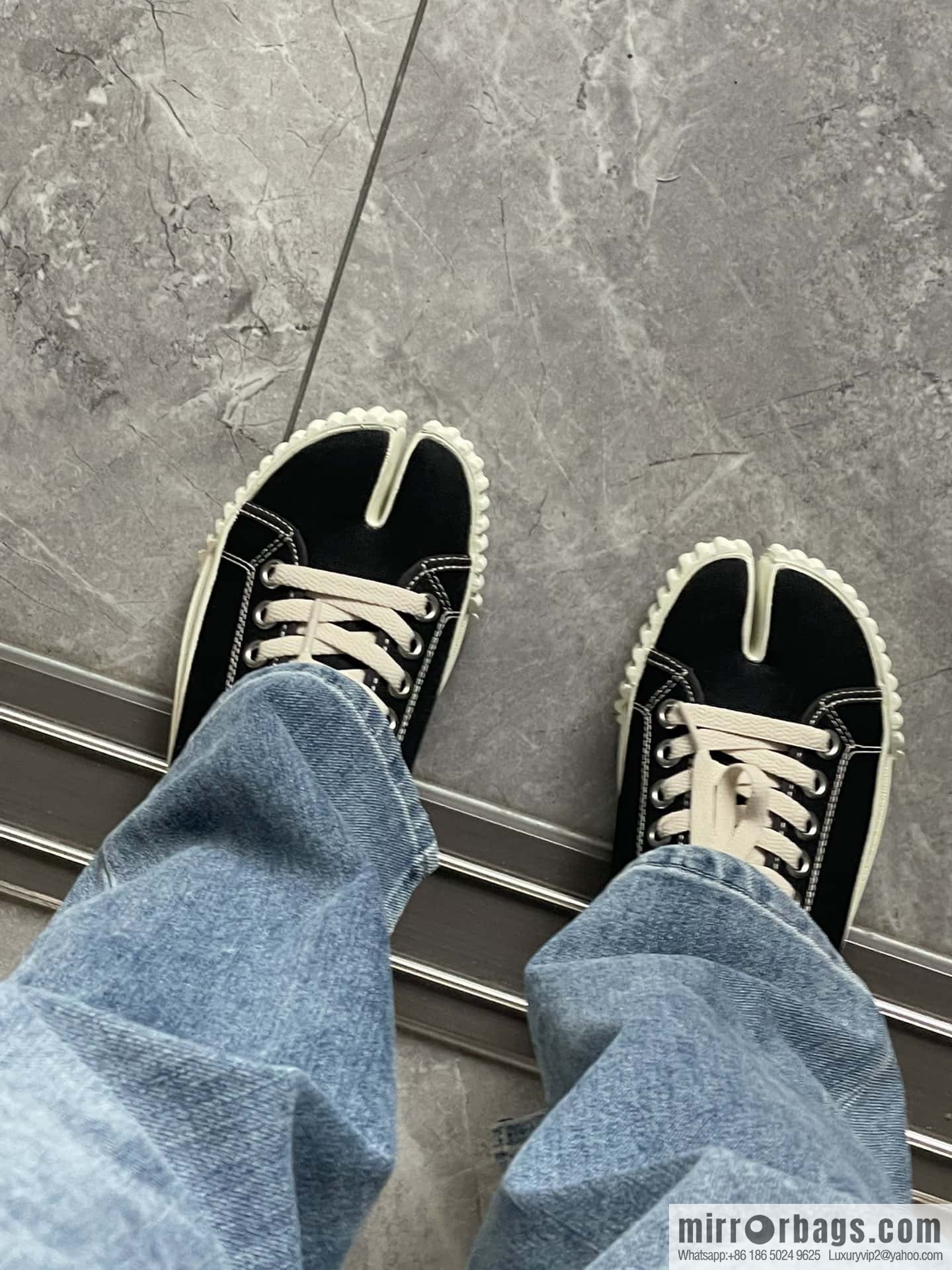 Maison Margiela Split-toed Canvas Little White Shoes