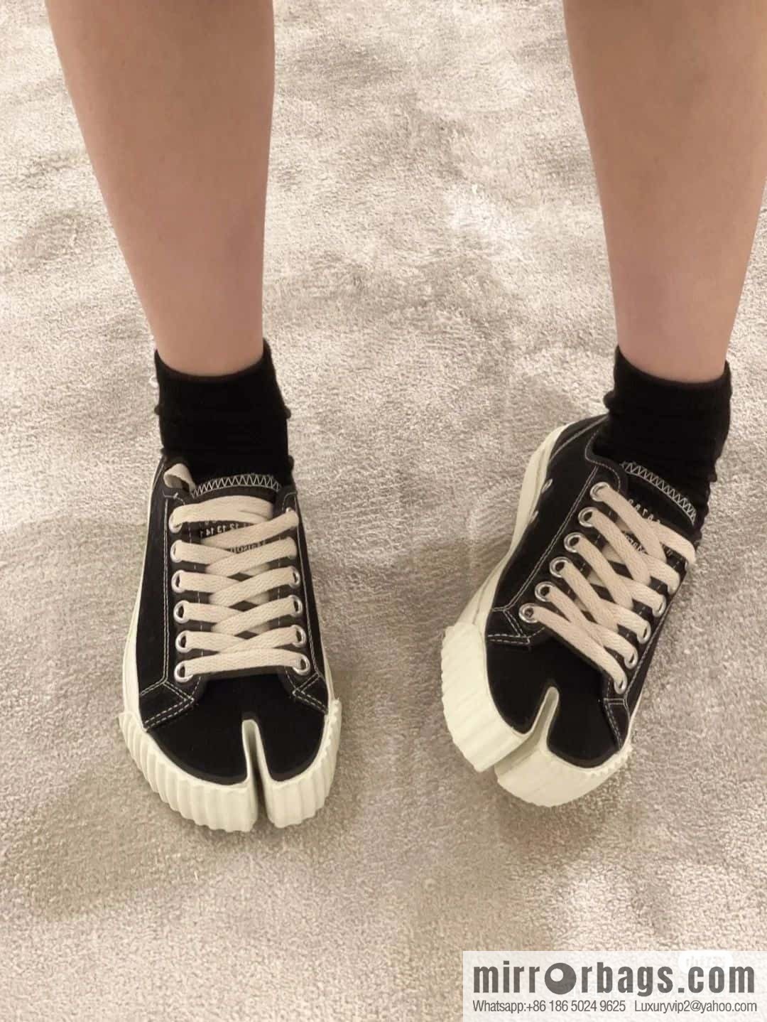 Maison Margiela Split-toed Canvas Little White Shoes