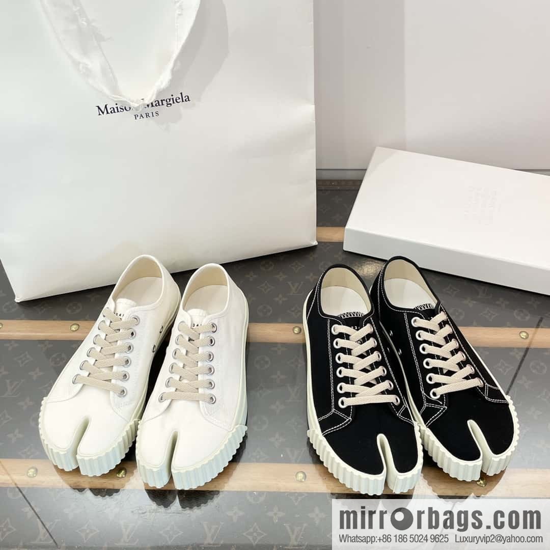 Maison Margiela Split-toed Canvas Little White Shoes