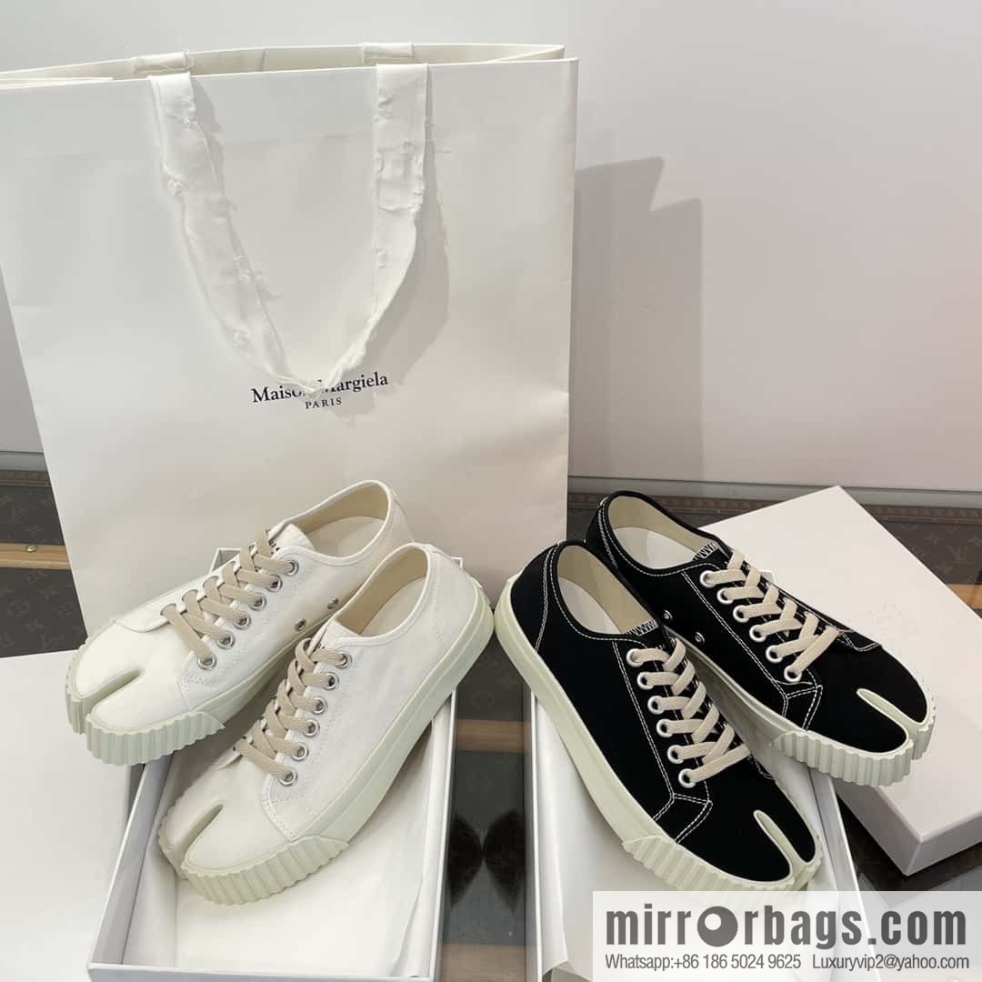 Maison Margiela Split-toed Canvas Little White Shoes