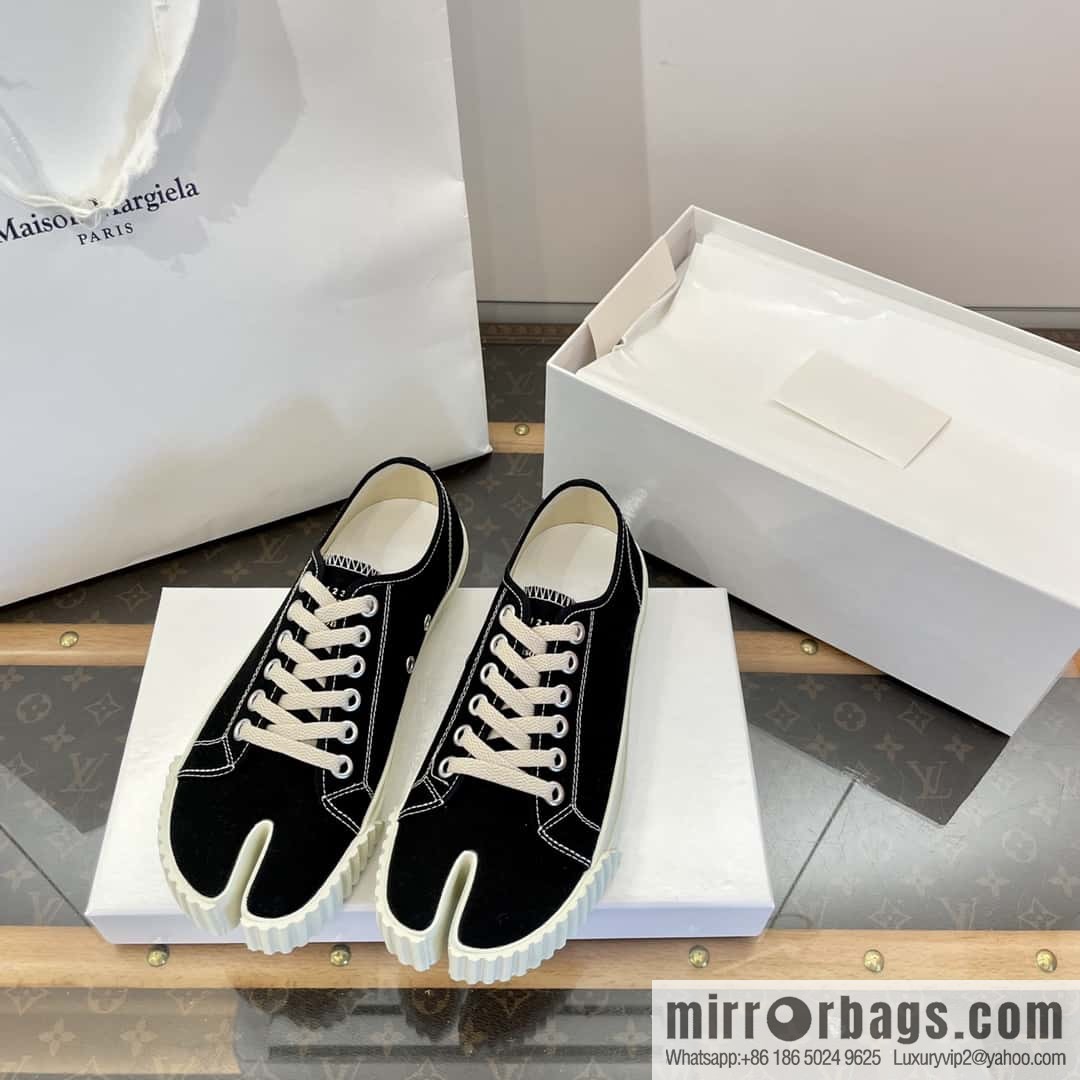 Maison Margiela Split-toed Canvas Little White Shoes