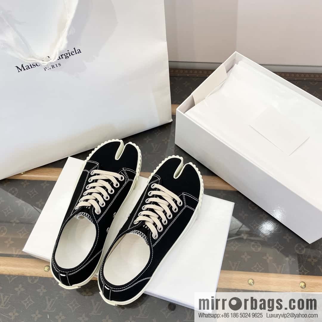 Maison Margiela Split-toed Canvas Little White Shoes