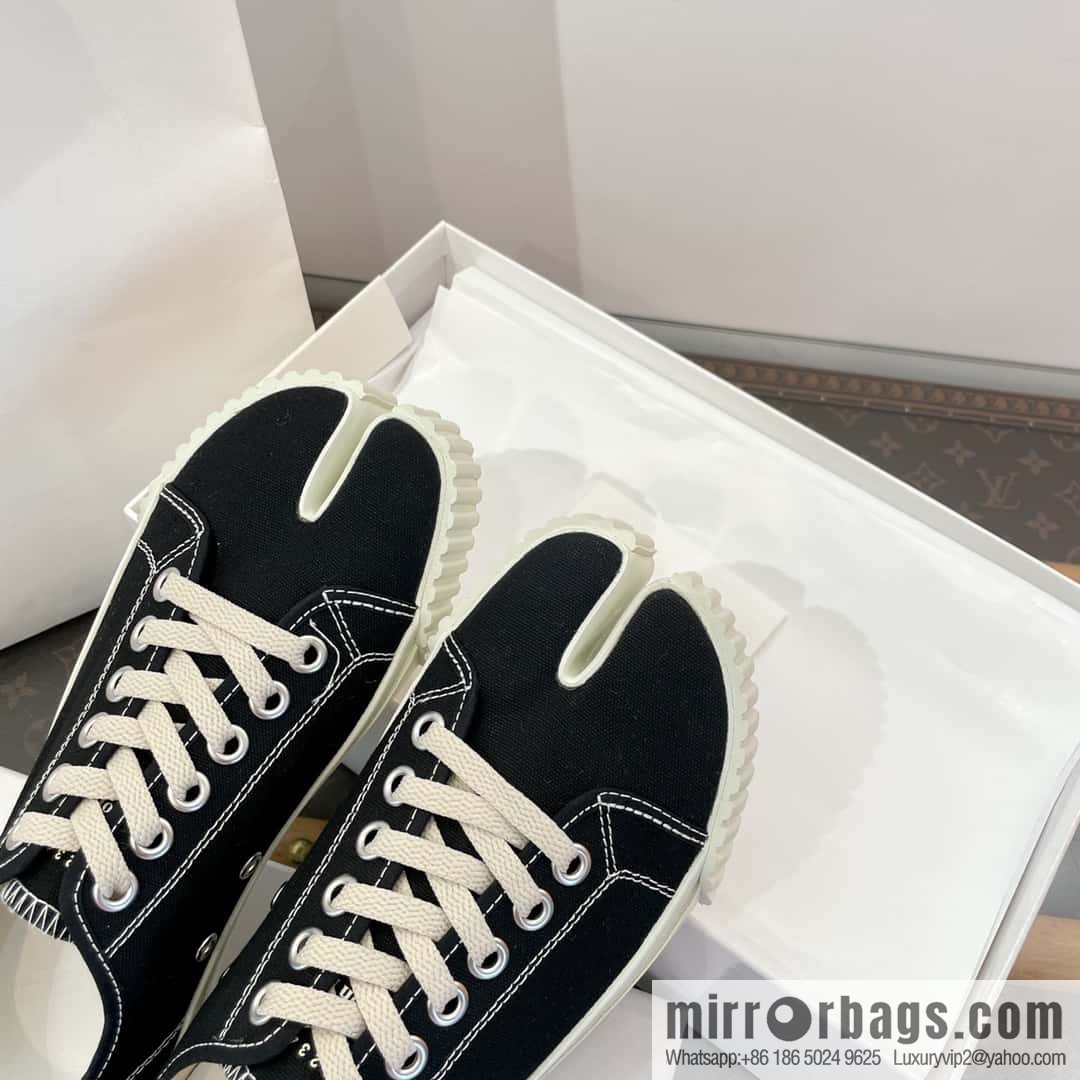Maison Margiela Split-toed Canvas Little White Shoes